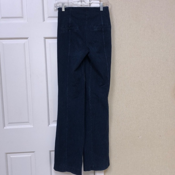 Lessé Flared Pull On Jeans - Picture 3 of 5